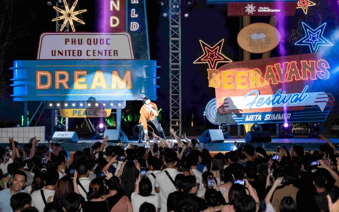 Khám phá hè bùng nổ với phố bia Tây đầu tiên tại Phú Quốc