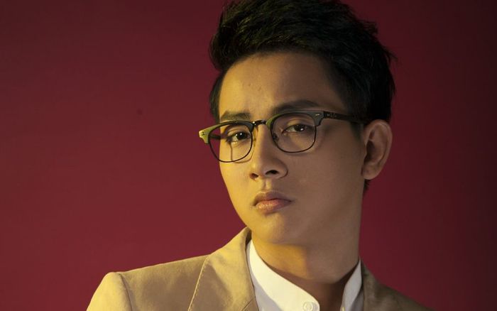 Giữa xôn xao biểu hiện lạ trên sóng livestream, Hoài Lâm có thêm MV cán mốc 100 triệu lượt xem