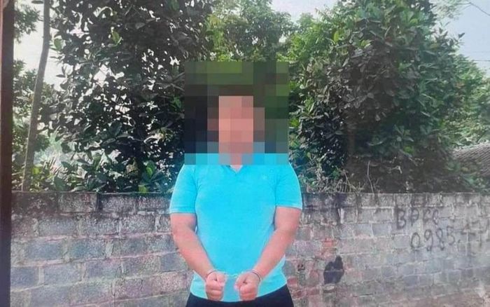 'Tự sướng' với còng số 8 rồi đăng lên mạng xã hội, 2 thanh niên nhận kết đắng