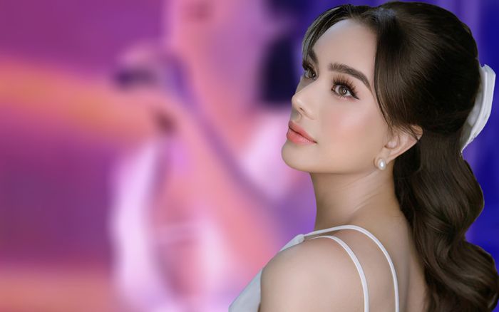 Lâm Khánh Chi trình diễn cực sung trên sân khấu đến nỗi rơi cả 'phụ tùng' xuống đất