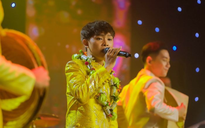 Khán giả vỡ òa khi nghe Hồ Văn Cường ngẫu hứng ngân nga một đoạn cải lương trên sân khấu