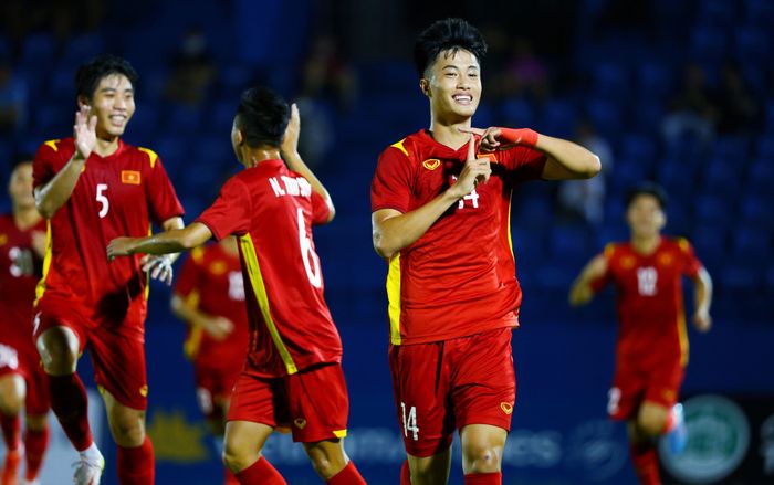 Việt Nam trả cái giá đắt cho bệnh thành tích ở giải giao hữu: Nên vui hay buồn?