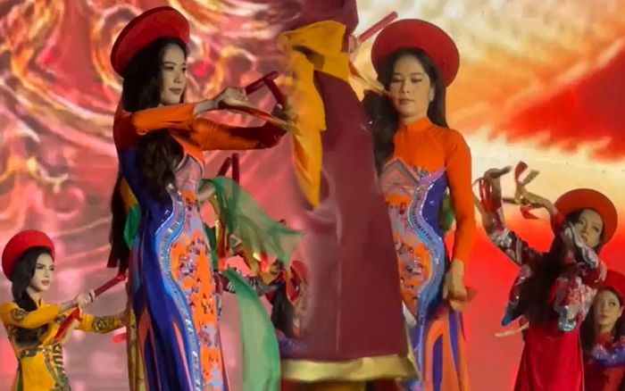 Nam Em tươi rói múa võ Bình Định: Tín hiệu giật vương miện cho đêm chung kết