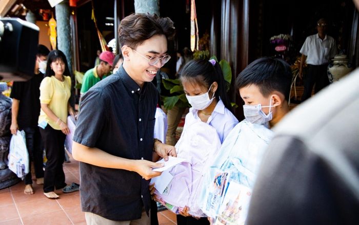 Diễn viên Minh Dự: 'Khi bắt đầu lo được cho bản thân và gia đình, tôi ý thức được việc cho đi'