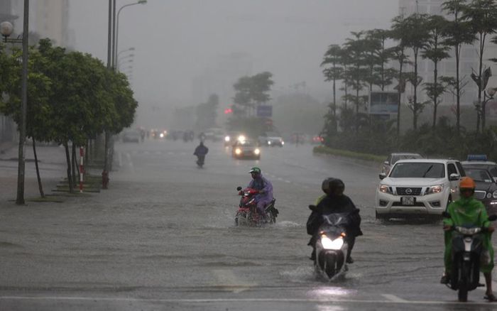 Lại xuất hiện áp thấp nhiệt đới trên biển Đông, Bắc Bộ có mưa rào và giông