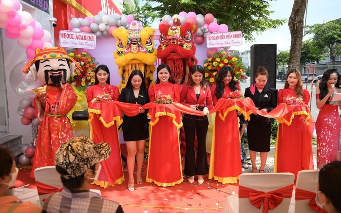 Hơn 300 người đến tham dự buổi lễ khai trương Thẩm mỹ viện SeoulSpa.Vn Rạch Giá