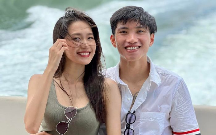 Không còn là tin đồn, Đoàn Văn Hậu đã ngầm công khai hẹn hò với hot girl xinh đẹp