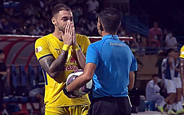 Điều khó hiểu về 2 trọng tài FIFA bắt hai trận đấu Hà Nội FC gặp SLNA và HAGL