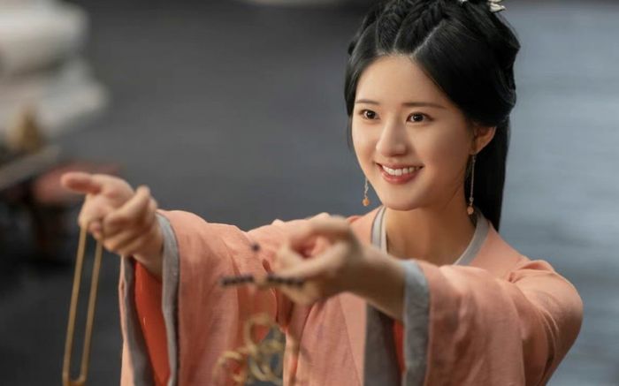 Từng bị Vu Chính chê 'một màu', nay Triệu Lộ Tư lại được đạo diễn Tinh Hán Xán Lạn khen ngợi hết lời