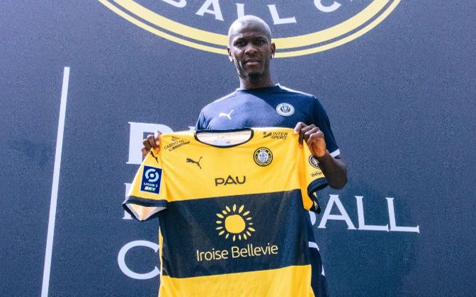 Pau FC ký hợp đồng với một tiền đạo mới