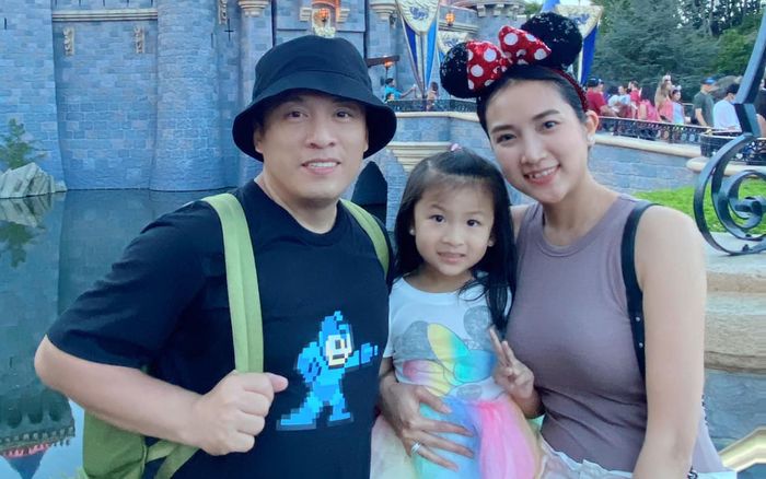 Bà xã Lam Trường trải lòng về cuộc sống của 2 mẹ con khi chồng đi diễn xa