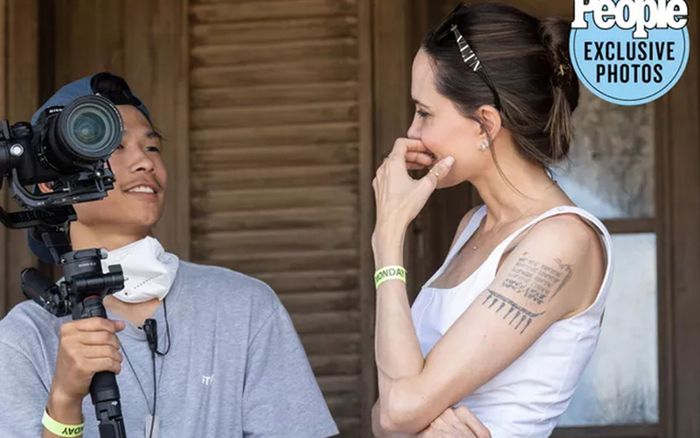 Angelina Jolie và cậu con trai nuôi người Việt Pax Thiên rất ăn ý khi làm việc trên phim trường