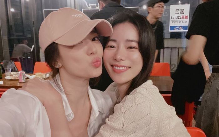 Nhan sắc của Song Hye Kyo đẹp lấn lướt 'nữ hoàng cảnh nóng' dù hơn tận 10 tuổi