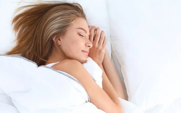 5 cách ngủ 'đúng' để giúp tóc của bạn khoẻ mạnh hơn