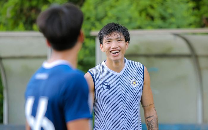 Đoàn Văn Hậu cần xem lại thái độ và hành vi trên sân cỏ