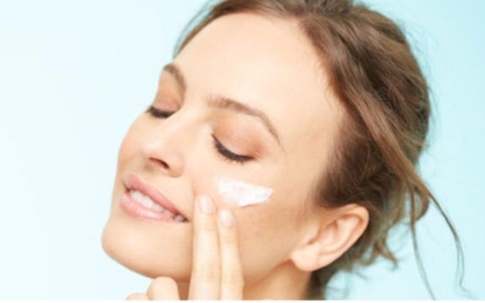 Những thứ 'quen thuộc' có khả năng khiến da tệ hơn nếu bôi lên mặt