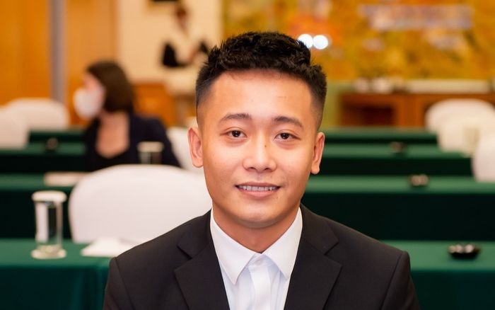 Lộ ảnh thời đi học, Quang Linh Vlog trông thế nào mà dân tình lắc đầu: 'Dậy thì thất bại'?