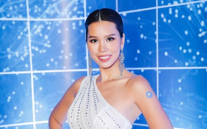 Siêu mẫu Hà Anh: Xuất thân danh giá, học vấn 'khủng' nhất nhì showbiz