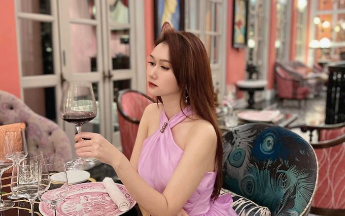 Vừa chia tay Đình Tú, Hương Giang bất ngờ thông báo đã 'có người yêu'