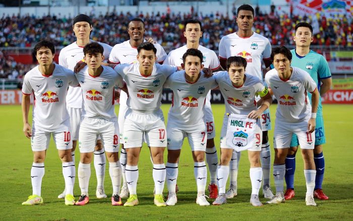 Vấn đề của HAGL và HLV Kiatisuk