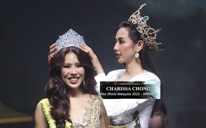 Fan la ó khi Miss Grand Malaysia lộ diện với màn trao vương miện lóng ngóng, ông Nawat có ổn không?
