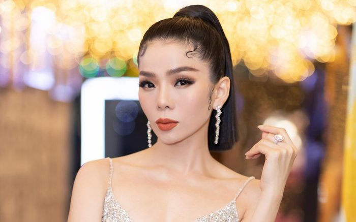 Sau cuộc hôn nhân không trọn vẹn, Lệ Quyên thừa nhận là người ít nói lời xin lỗi