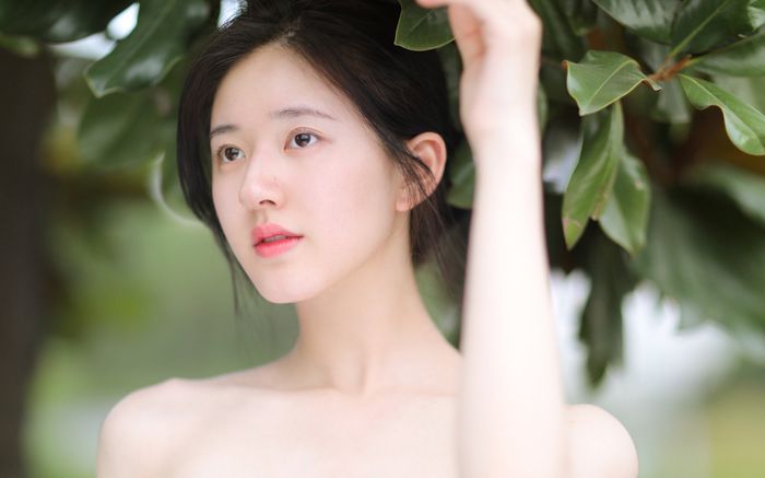 Hết chê tạo hình, dân tình lại than phiền vì phim mới của Triệu Lộ Tư suốt ngày leak ảnh hậu trường