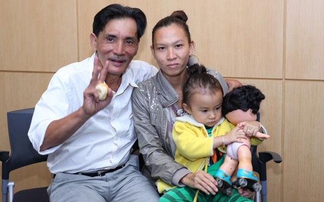 Xót xa cuộc sống của vợ Thương Tín ở quê, hé lộ góc khuất số tiền 800 triệu được mạnh thường quân ủng hộ