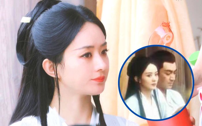 Triệu Lệ Dĩnh chứng minh đẳng cấp 'nóc nhà' khi ngồi cạnh Lâm Canh Tân