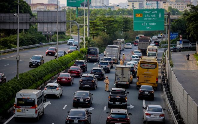 'Né' tắc đường ngày cuối kỳ nghỉ lễ 2/9, người dân ùn ùn trở lại Hà Nội sớm