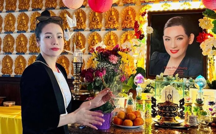 Nhật Kim Anh xúc động tới viếng ca sĩ Phi Nhung, chưa hết bàng hoàng trước sự ra đi của cố nghệ sĩ