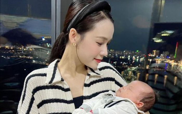 Một hotgirl đời đầu 9x bất ngờ công khai hình ảnh 'con trai'