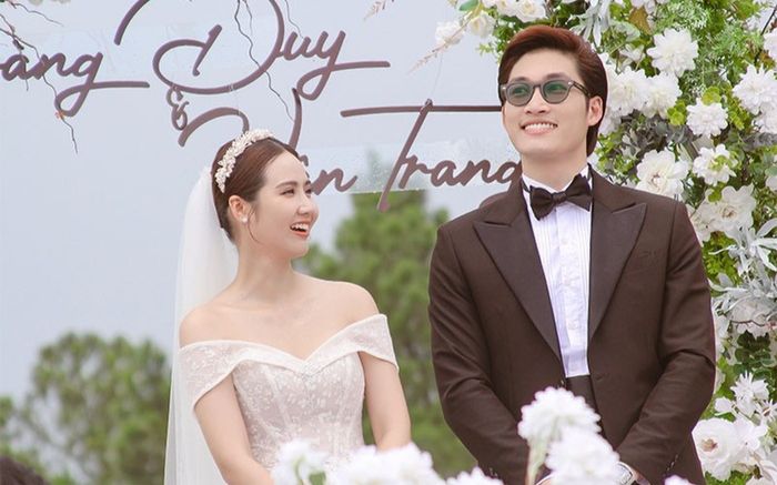 Đình Tú và Huyền Lizzie âm thầm đi hưởng tuần trăng mật ở trời Tây