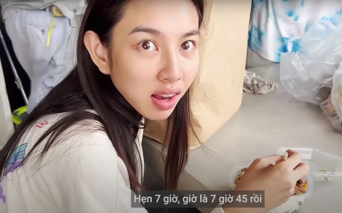 Một ngày làm việc quay cuồng, ăn tạm, ngủ vội của Hoa hậu Thùy Tiên