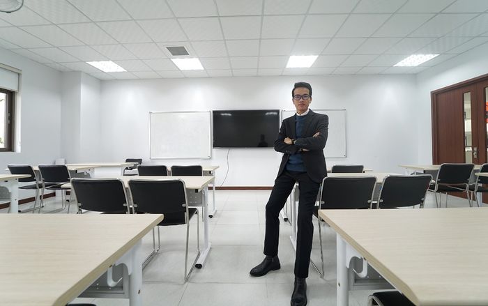 Trường ĐH này không chỉ có 'giáo sư' nghiêm túc mà còn có những giảng viên sẵn sàng trải nghiệm 'cực real' cùng sinh viên