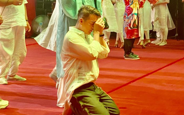 Đàm Vĩnh Hưng: 'Tôi từng quỳ trước bàn thờ Tổ gần một tiếng để cầu xin được nổi tiếng'