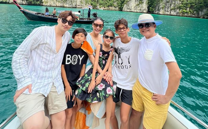 Gia đình Hà Kiều Anh vi vu trên đảo Phuket Thái Lan: 'Gần 30 năm mới trở lại nơi này'