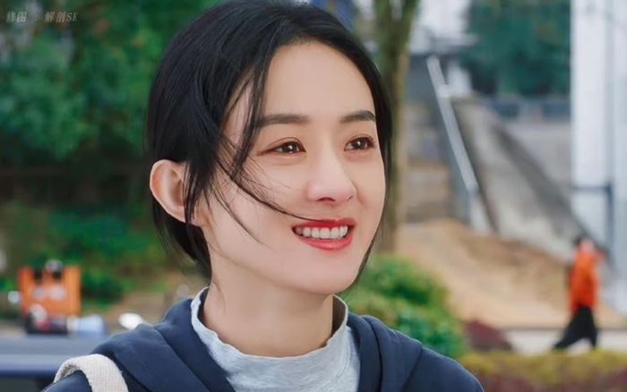 Triệu Lệ Dĩnh được khen 'vừa có tài vừa có đức' vì hành động cứu người