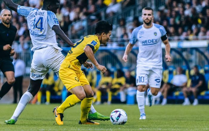 Xuất hiện chuyện đáng lo cho Quang Hải ở Pau FC