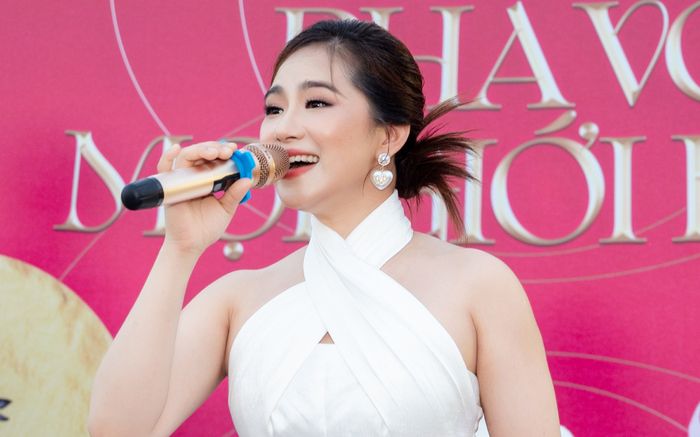 Trở lại đường đua âm nhạc, Lương Bích Hữu khiến fan trầm trồ với vẻ đẹp 'hack' tuổi