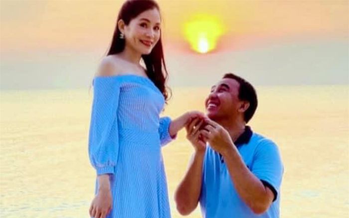 Quyền Linh quỳ gối, ngọt ngào cảm ơn bà xã nhân kỉ niệm 17 năm ngày cưới