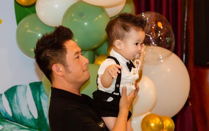 Bằng Kiều hiếm hoi khoe cận mặt nhóc tỳ thứ 4, được dân tình khen chuẩn 'soái ca nhí'