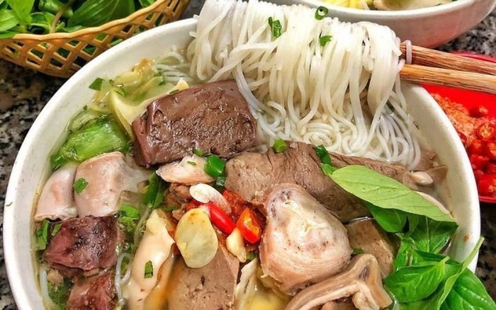 Bún lòng - món ăn 'gây nghiện' từ những hương vị đầu tiên