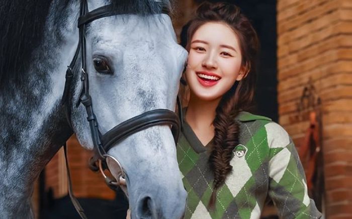 Sau phốt đạo nhái, quán cà phê của Triệu Lộ Tư bị tố 'chặt chém' khách với giá bán cao ngất ngưởng