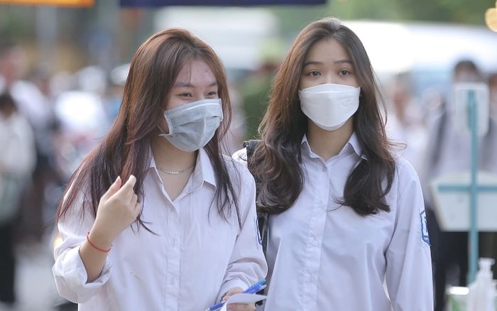 Dự báo điểm chuẩn nhiều trường tăng 0,5 - 2 điểm, thí sinh nín thở chờ kết quả