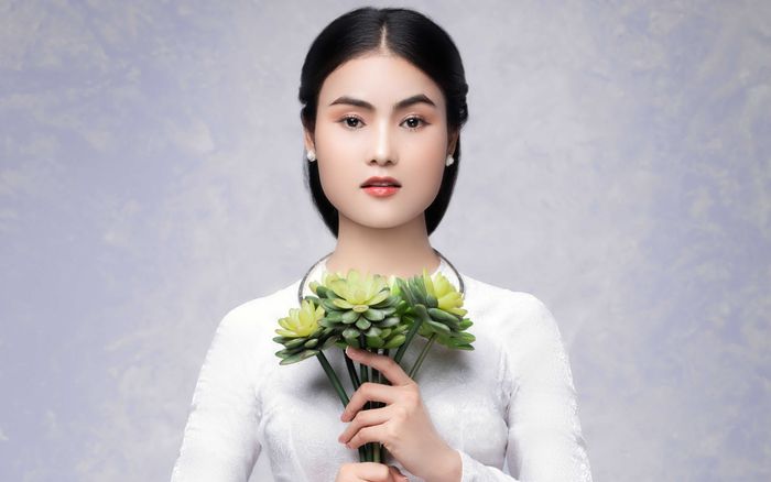 Quán quân Dấu chân Showbiz 2018 Hà Uyển Linh ra album đầu tay