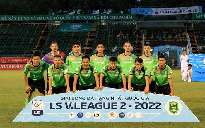 Cầu thủ Cần Thơ nghỉ đá, HLV Việt Thắng xin nghỉ làm