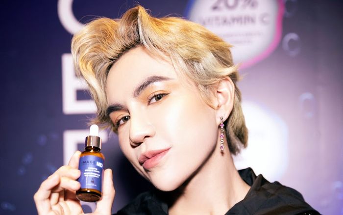 Dùng vitamin C trị thâm, làm sáng da, cải thiện mụn và những điều cần lưu ý