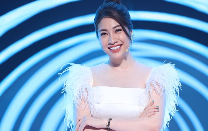 Pha Lê 'dằn mặt' người bí ẩn: 'Trước mắt suy đồi văn hoá vẫn là thương em, đắt show ầm ầm'