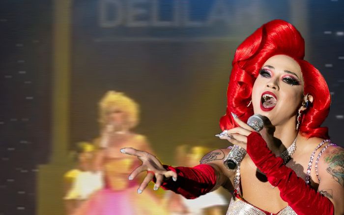 Xuất hiện với tạo hình drag queen, Thanh Duy tuột áo ngay trên sân khấu liveshow